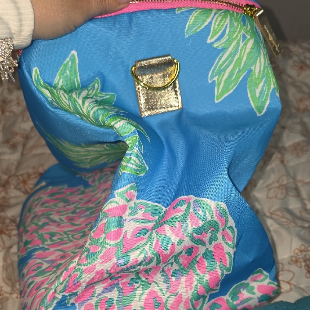 Lilly Pulitzer Blue Pineapple Lunch Bag Or Wine Carrier with Pink Accents - Picture 6 of 9